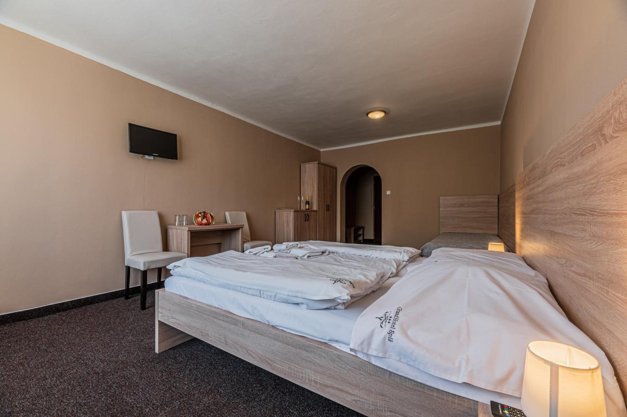 Grand Hotel Rooms Spišské Tomášovce 外观 照片